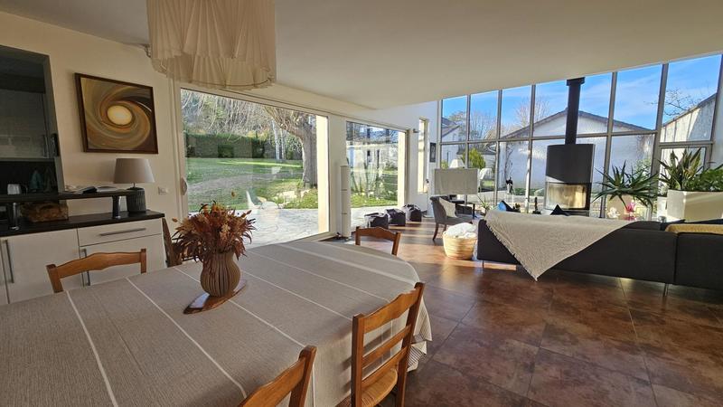 Maison - 232 m² - 11 pièces