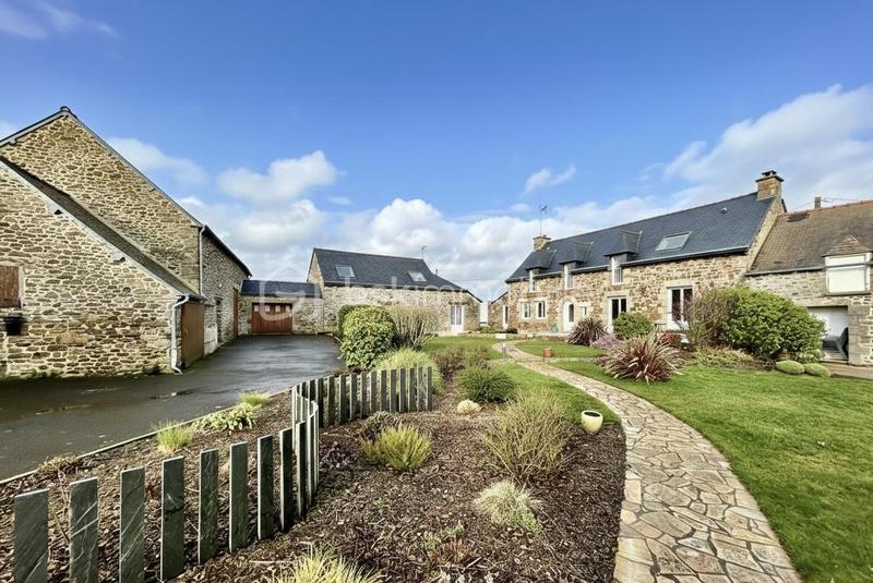 Propriété - 310 m² - 10 pièces