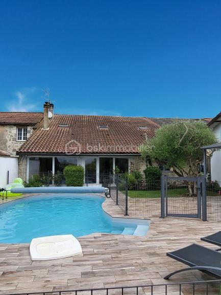 Maison en pierre - 192 m² - 7 pièces