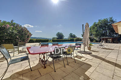 Maison - 300 m² - 7 pièces