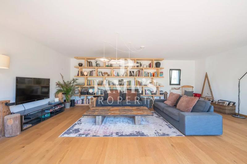 Maison - 250 m² - 6 pièces