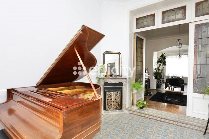 Maison - 248 m² - 10 pièces