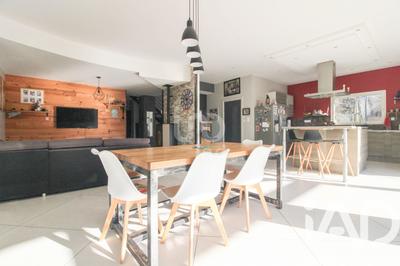 Maison - 207 m² - 6 pièces