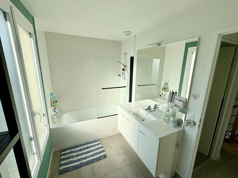 Maison - 101 m² - 5 pièces