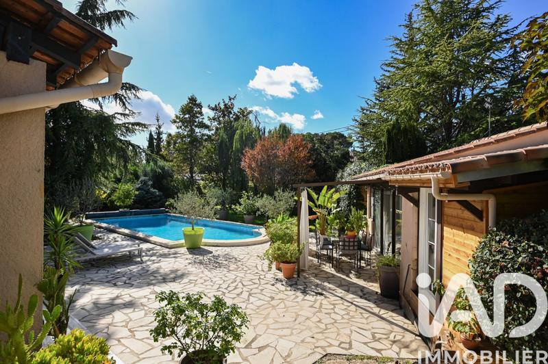 Maison - 210 m² - 5 pièces