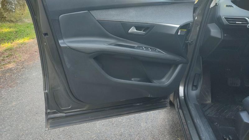 Peugeot 3008 II 1.2 PureTech 130 Eat8 Allure Business