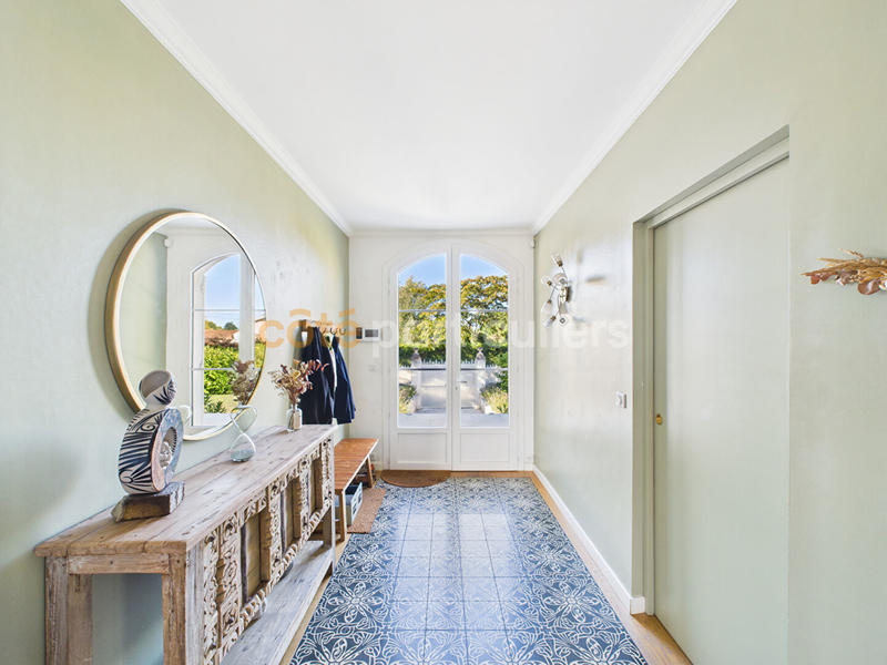 Maison - 225 m² - 10 pièces