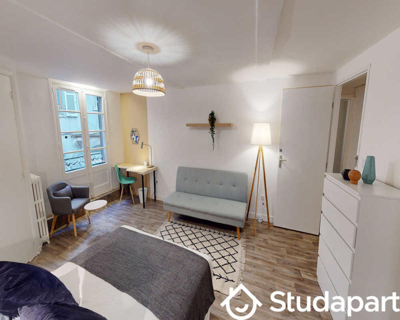 Chambre - 140 m² - 1 pièce