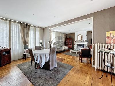 Maison - 237 m² - 9 pièces