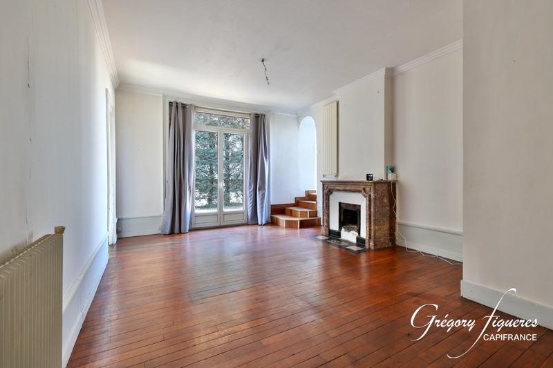 Maison - 200 m² - 8 pièces