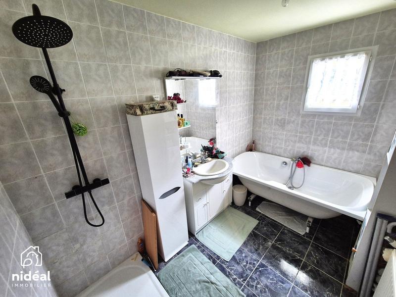 Maison - 228 m² - 9 pièces