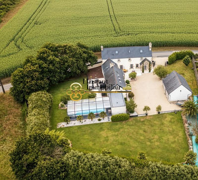 Demeure - 271 m² - 10 pièces