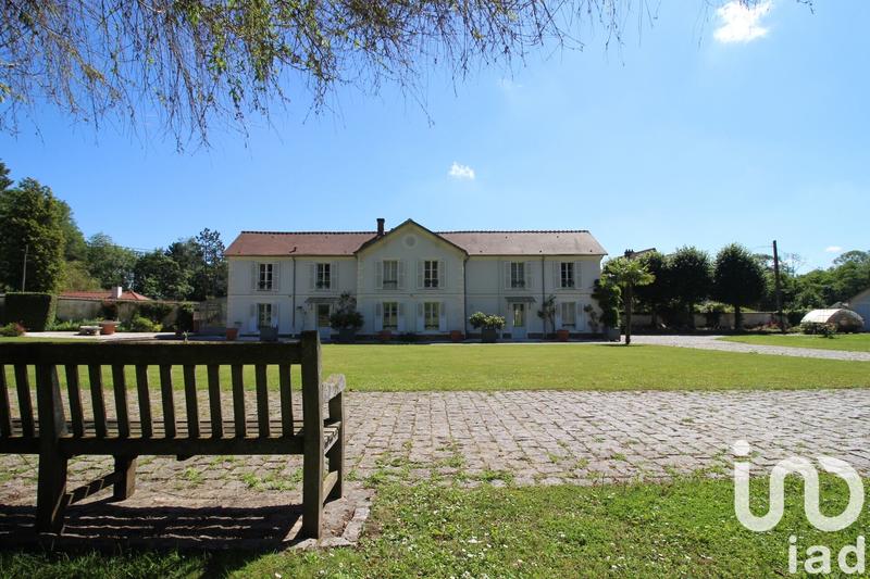 Maison - 290 m² - 9 pièces