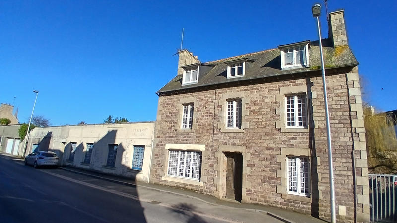 Maison - 220 m² - 12 pièces