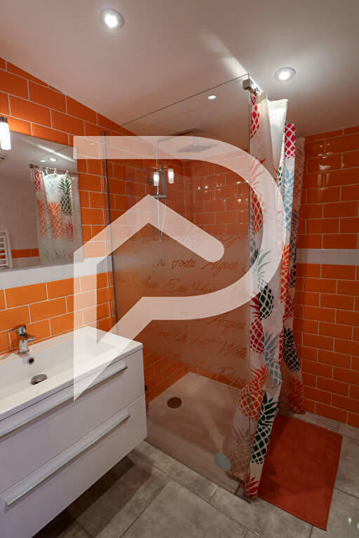 Maison - 215 m² - 7 pièces