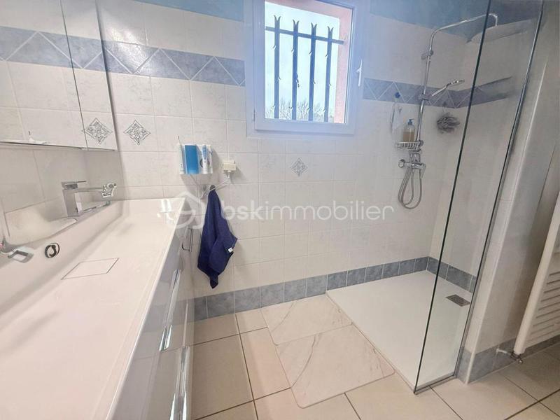 Villa - 100 m² - 5 pièces