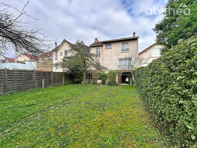 Maison - 128 m² - 9 pièces