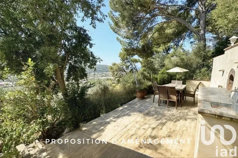 Maison - 222 m² - 9 pièces