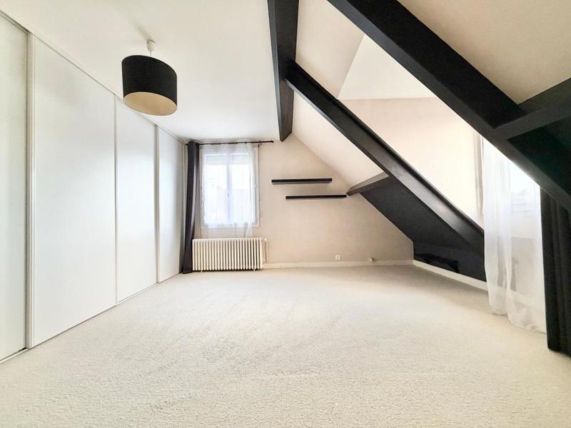 Maison - 219 m² - 8 pièces