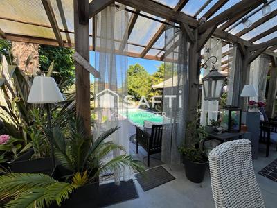 Maison - 180 m² - 8 pièces