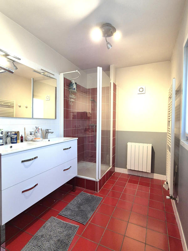 Maison - 166 m² - 8 pièces