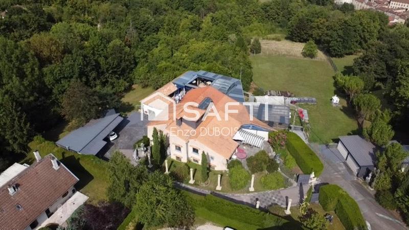 Villa - 631 m² - 10 pièces
