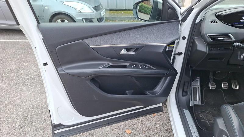 Peugeot 3008 II 1.5 BlueHDi 130 Crossway