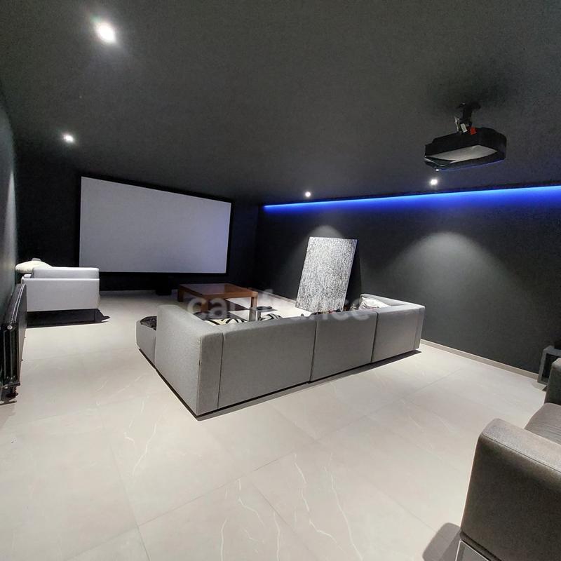 Maison - 400 m² - 12 pièces