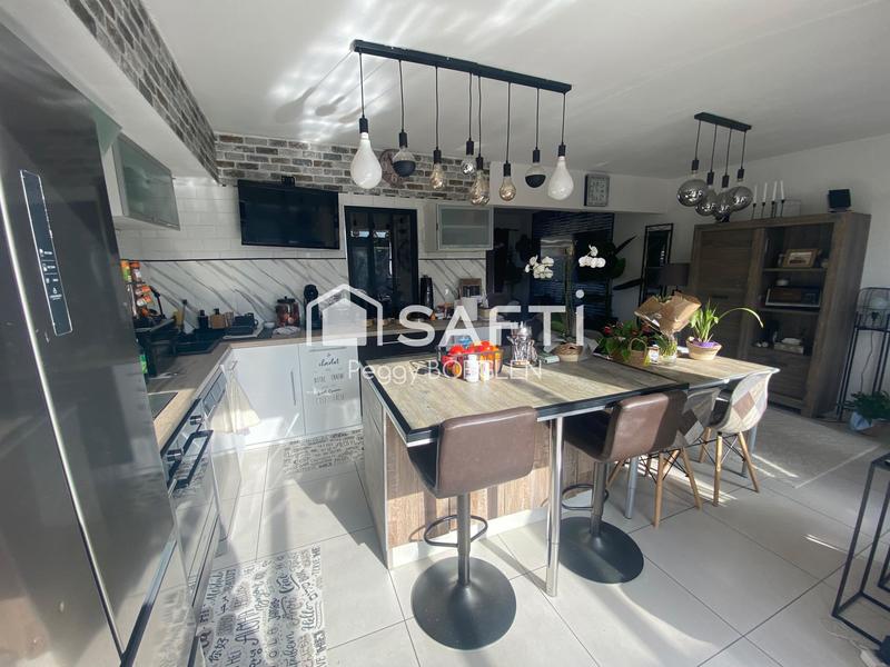 Maison - 99 m² - 8 pièces