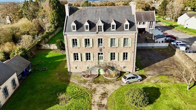 Maison de maîtres - 416 m² - 13 pièces