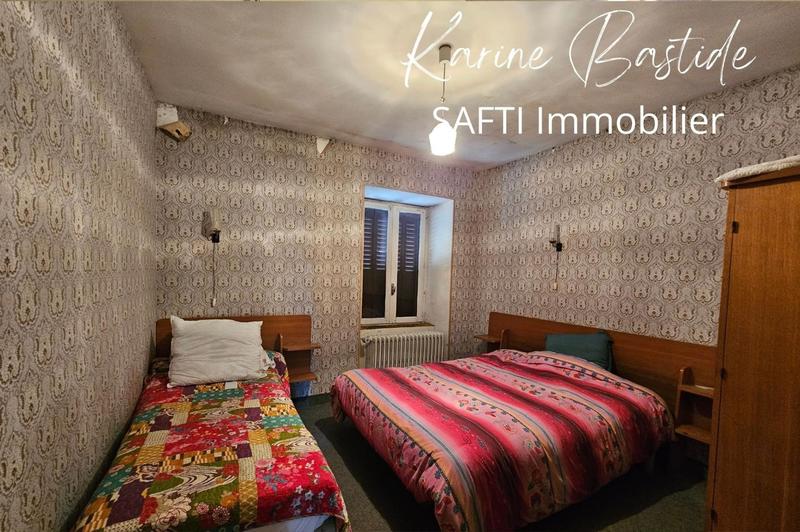 Maison - 280 m² - 16 pièces