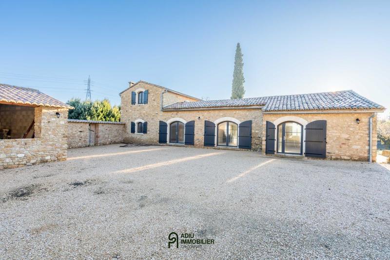 Propriété - 300 m² - 9 pièces