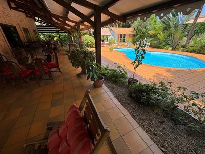 Maison - 233 m² - 6 pièces