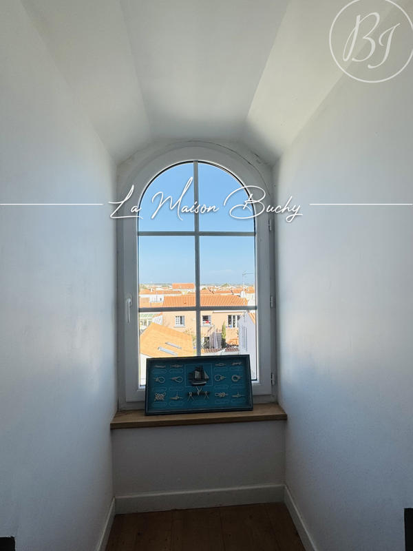 Maison - 295 m² - 11 pièces