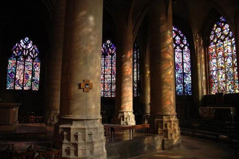 Visite guidée de la Basilique de Mézières, ses vitraux et son trésor d'art sacré