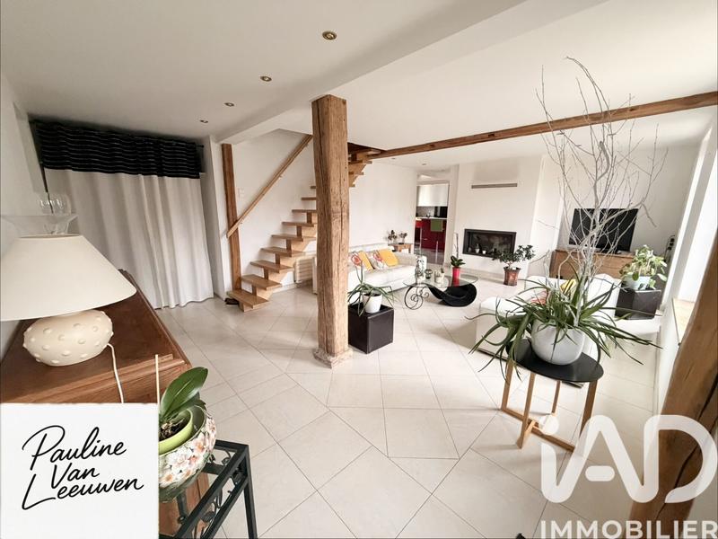 Maison - 235 m² - 8 pièces