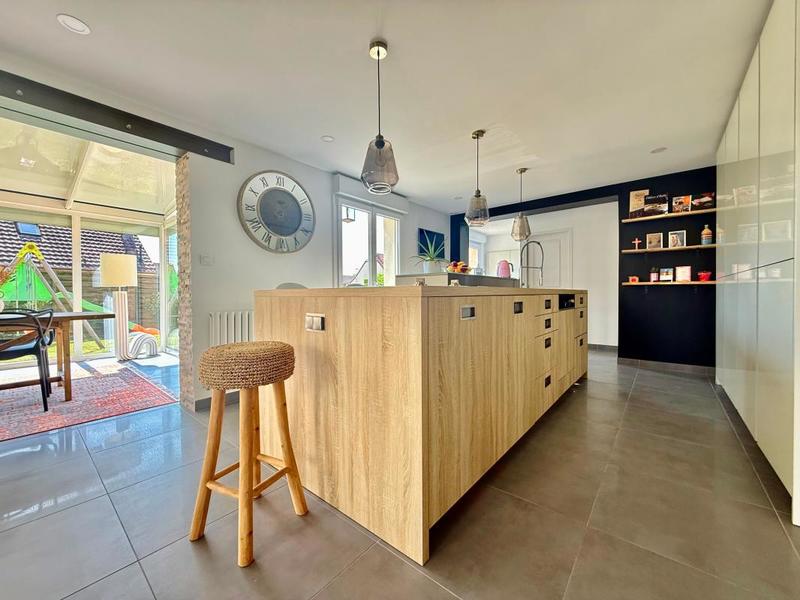 Maison - 189 m² - 7 pièces