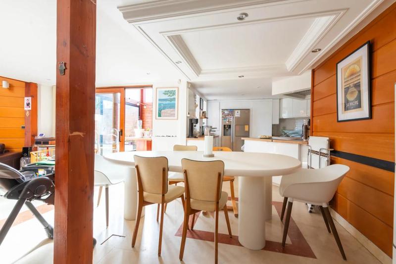 Maison de bois - 220 m² - 8 pièces