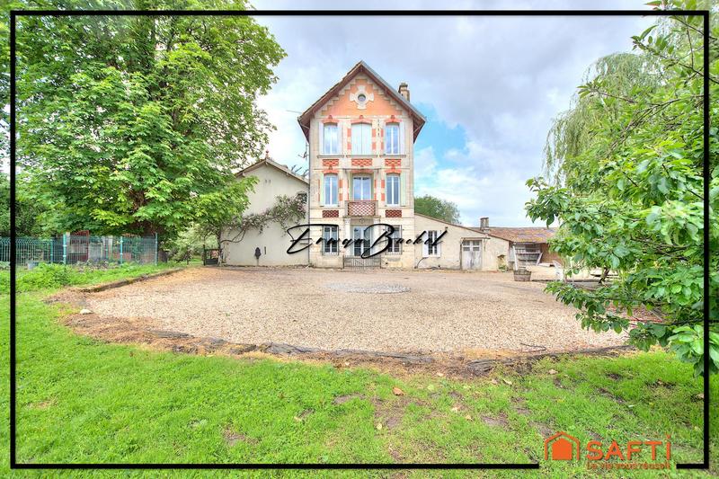 Maison - 290 m² - 9 pièces