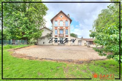 Maison - 290 m² - 9 pièces