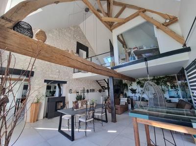 Maison - 250 m² - 8 pièces