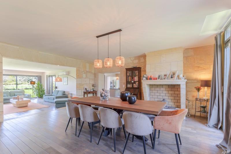 Maison de maîtres - 330 m² - 7 pièces