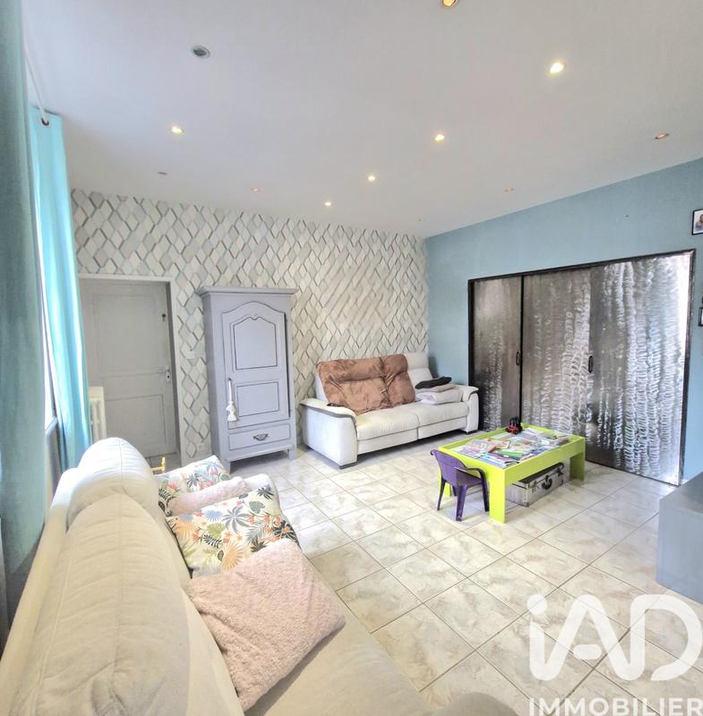 Maison - 234 m² - 8 pièces