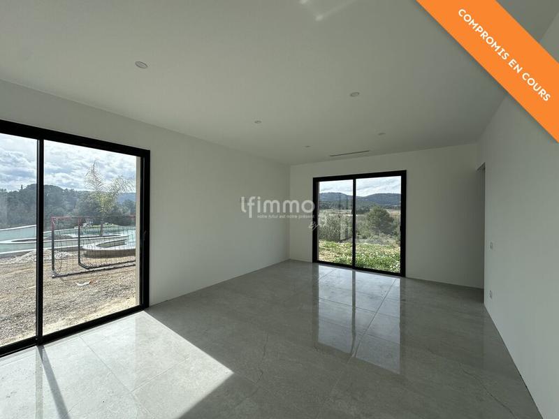 Propriété - 250 m² - 8 pièces