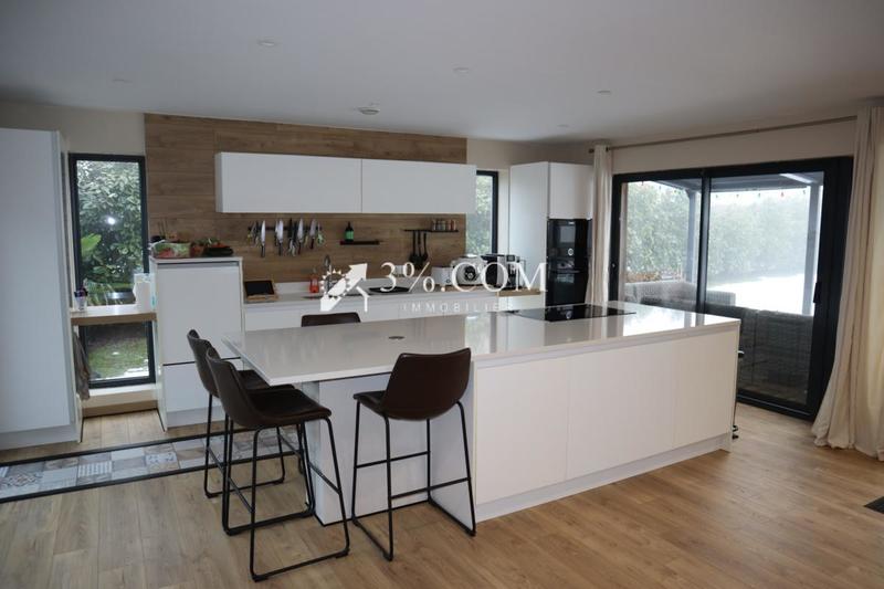 Maison - 222 m² - 7 pièces