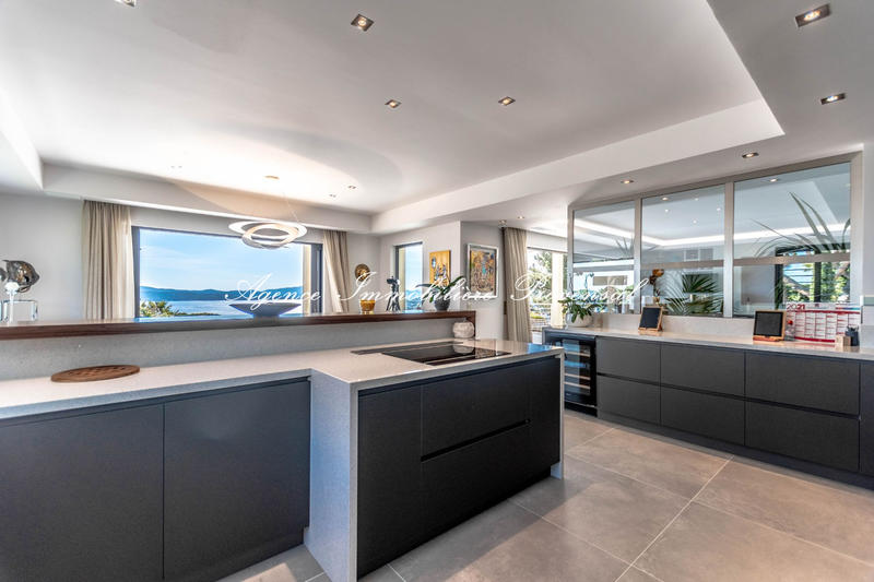 Villa - 313 m² - 7 pièces