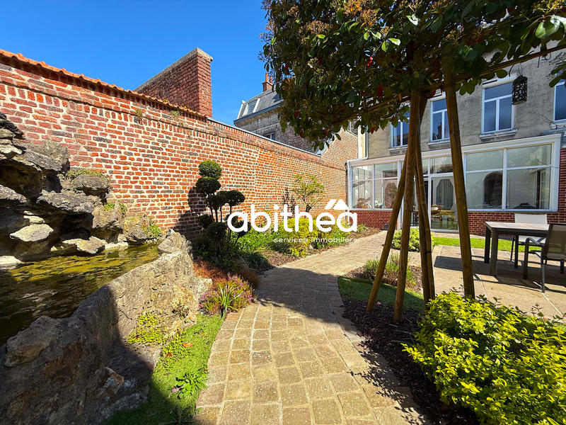 Maison - 370 m² - 12 pièces