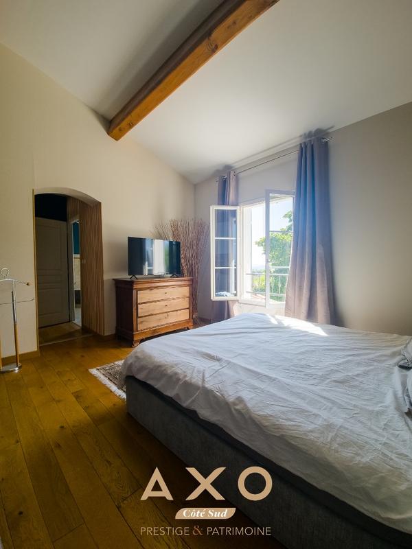 Maison - 300 m² - 10 pièces