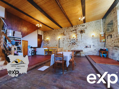 Maison traditionnelle - 215 m² - 8 pièces