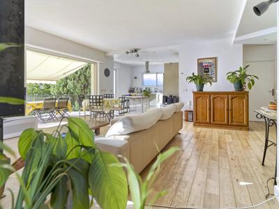 Villa - 215 m² - 6 pièces